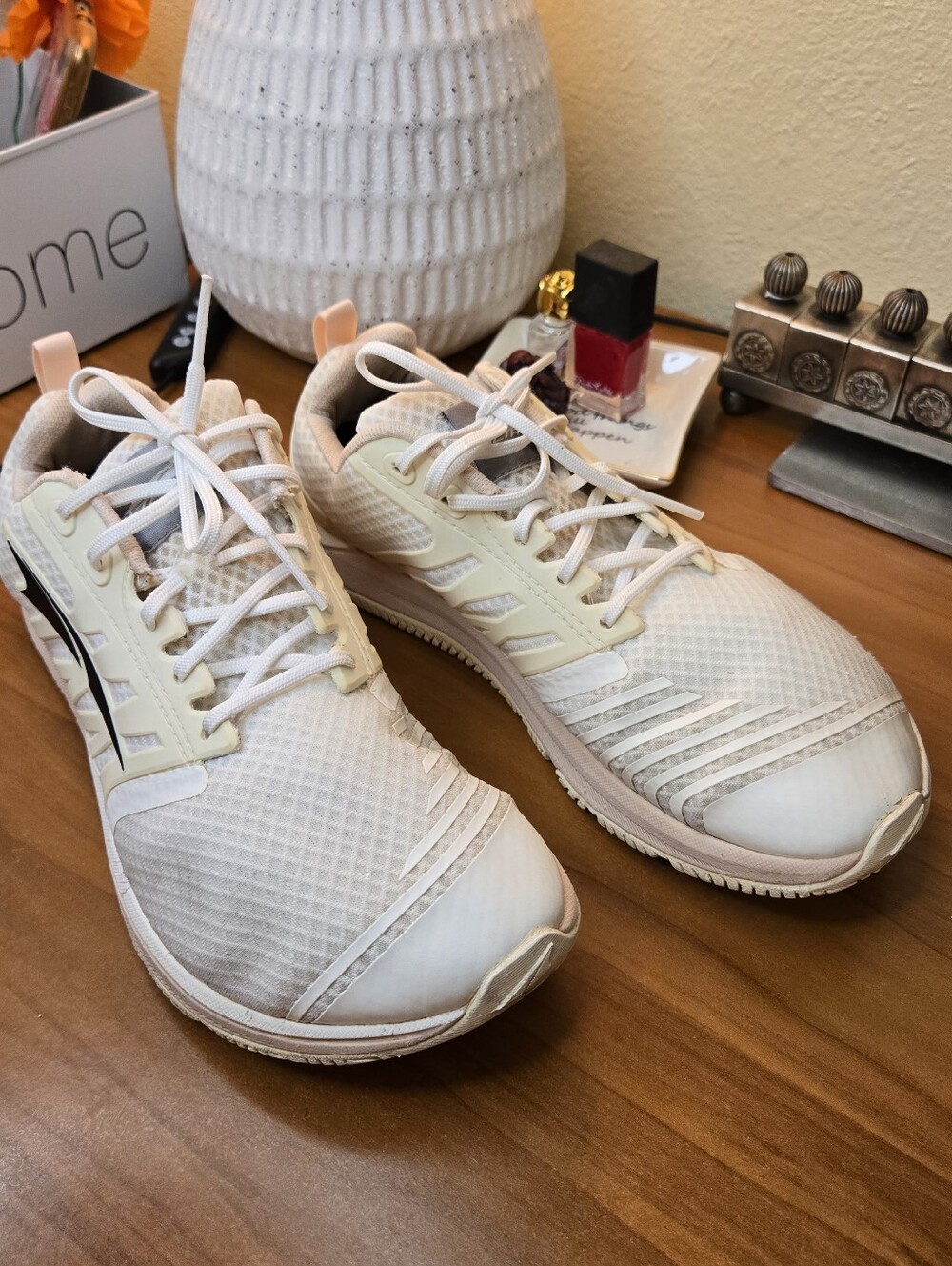 Altra Solstice XT2 Women's Training Sneakers White/Light Beige Colorway Size 8